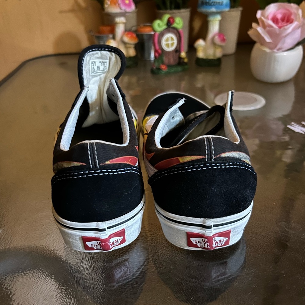 Vans - Picture 2 of 5